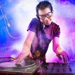 Dj playing at the concert